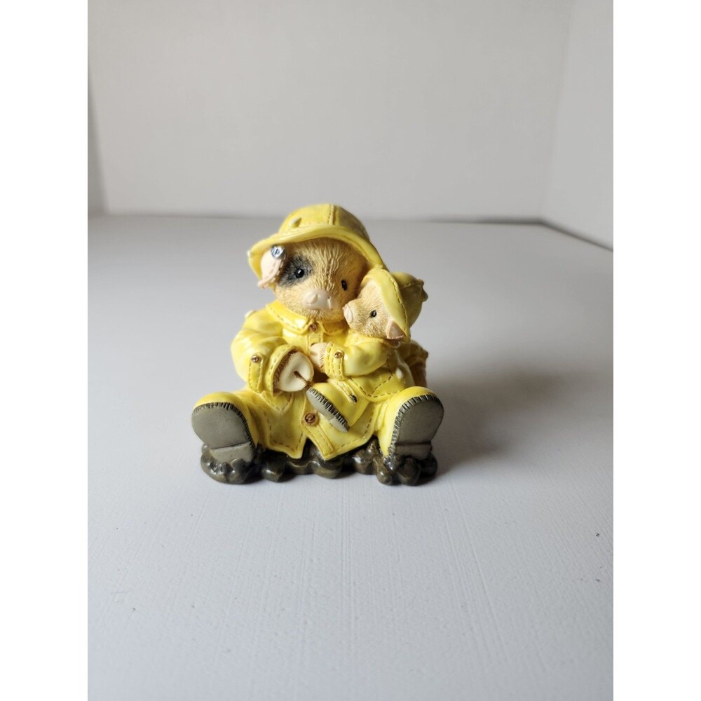 Pre Owned 1995 Enesco This Little Piggy Showering You With Hugs Figurine